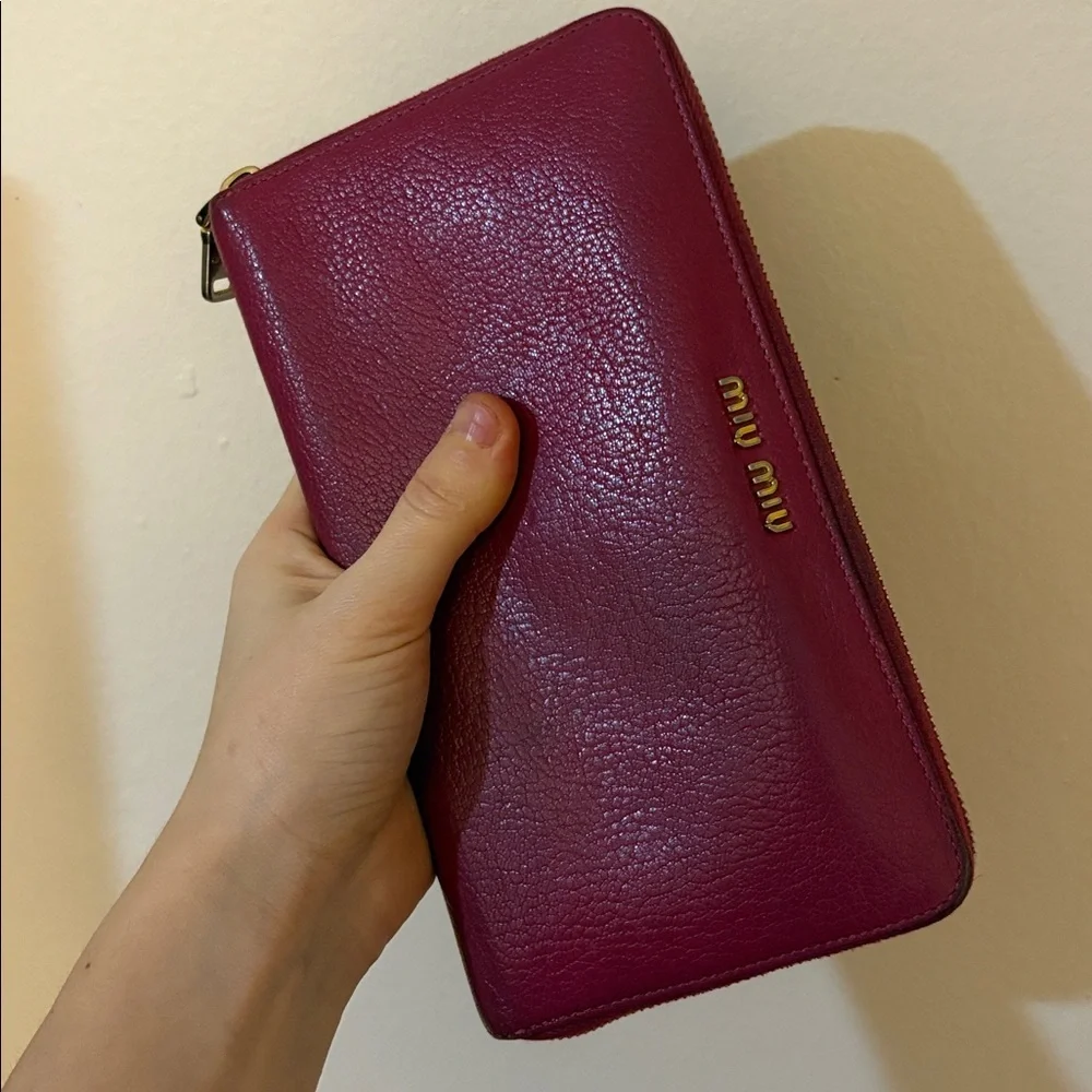 Miu‎ Miu Fuchsia Leather large Wallet 8.5